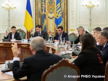 Брифинг по итогам заседания СНБО о ситуации на Донбассе (трансляция)