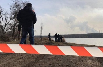 «Жуткая находка»: из водоема выловили труп без головы и конечностей