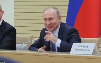 В России собрались "короновать" Путина: его внесут в Конституцию