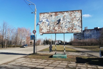 В Кривом Роге убрали семь аварийных билбордов