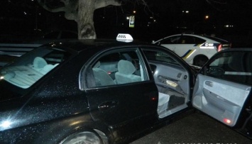В Киеве иностранцы избили таксиста и украли его авто
