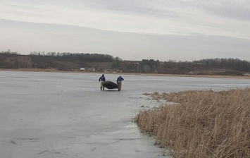 На Харьковщине рыбаки дважды за день проваливались под лед, есть жертва