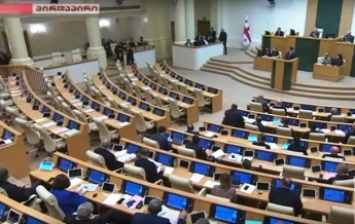 В парламенте Грузии включили гимн СССР (видео)