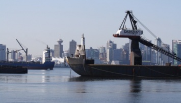 Протесты в Канаде "поставили в очередь" 40 судов возле порта Ванкувера
