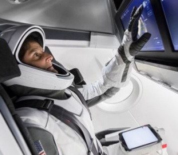 SpaceX отправит космических туристов вокруг Земли в 2021 году
