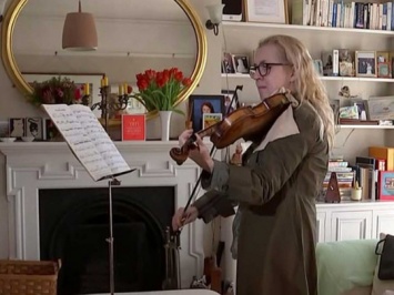 "Это моя жизнь": музыкант играла на скрипке во время удаления опухоли в ее мозге (ФОТО)