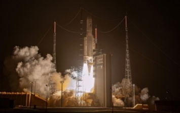 Ракета Ariane-5 вывела на орбиту два спутника (видео)