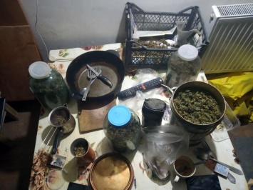 Почти 1,5 кг марихуаны хранил дома 52-летний алуштинец
