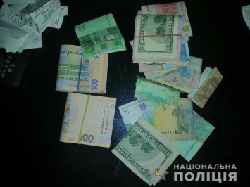 В Бердянске участники преступной группировки похитили и отобрали имущество у четверых мужчин