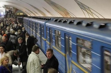 В киевском метро пассажиры устроили самосуд над вором. ВИДЕО