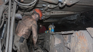 Работники двух кузбасских шахт три месяца не получают зарплату
