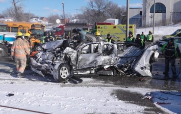 В Канаде столкнулись 200 авто: пострадали 60 человек