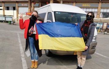 Как встречают эвакуированных из Уханя украинцев: все подробности