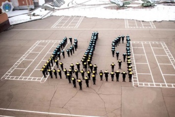 В Днепре будущие правоохранители провели масштабный флешмоб, посвященный украинскому гербу