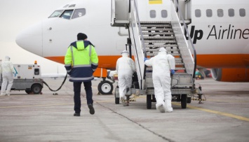 Медики не обнаружили ни одного больного среди украинцев в самолете из Уханя - Минздрав