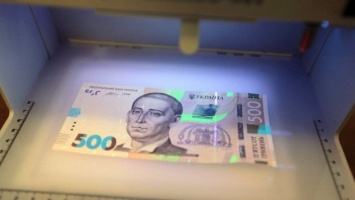 В Украине открыто продают фальшивые деньги: как определить подделку