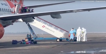 Пассажиров рейса из Уханя выпустили из самолета: видео всколыхнуло Украину