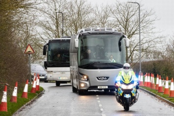 Без паники и блокирования дорог: в Британии организовали карантин для прибывших из Уханя (ФОТО)