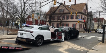 Подростки разбили два угнанных Lamborghini Urus