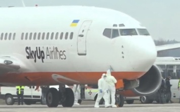 Борт с эвакуированными из Уханя приземлился в аэропорту "Борисполь" на дозаправку (ФОТО, ВИДЕО)