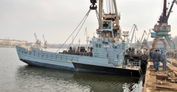 В Николаеве спустили на воду отремонтированный десантный катер "Сватово" (ФОТО)