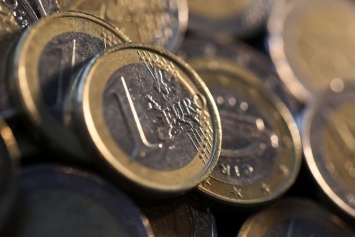 Финансисты ставят на дальнейший обвал евро