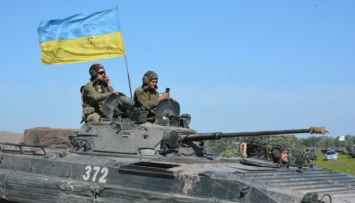 Украинцы больше всего доверяют армии, а меньше всего - чиновникам и судам
