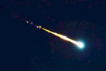 Момент падения метеорита в России попал на видео