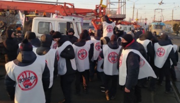 В Харькове предприниматели "Барабашово" заблокировали спецтехнику коммунальщиков