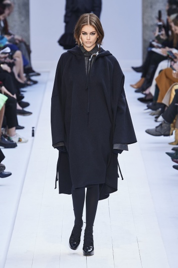 Неделя моды в Милане: новые коллекции Max Mara, Fendi и Moschino