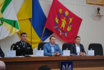 Как встреча начальника областной полиции с громадой Мелитополя прошла (фото)