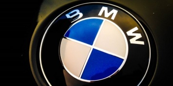 BMW запатентовала систему пассивной безопасности для мотоциклов