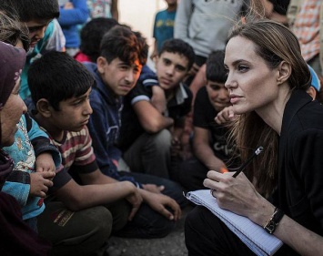 Анджелина Джоли призвала власти США мирно урегулировать сирийский конфликт