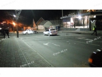 В Мелитополе водитель на Тойоте влетел в ступеньки ресторана (фото)