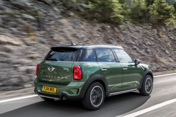 Обновленный Mini Countryman показали на фото