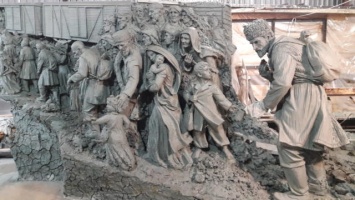 В Москве презентовали скульптурную композицию для мемориала жертвам депортации в поселке Сирень