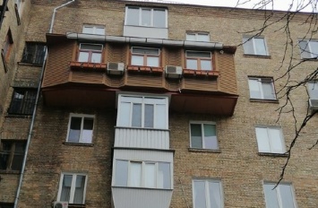 Фото дня. В Голосеевском районе заметили крест из балконов