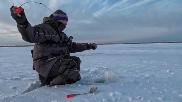 Трагедия в Харьковской области: двое рыбаков ушли под лед - спасатели оказались бессильны