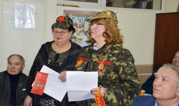 Флаги СССР, пилотки, серп и молот: как в Запорожье отметили советский праздник 23 февраля (ФОТО)
