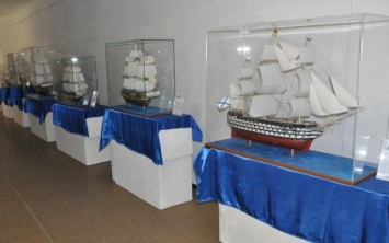 Гостей и жителей Херсона приглашают на выставку фрегатов с бумажными парусами