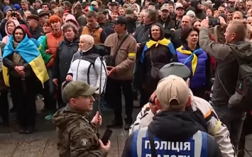 Столицу трясет: доведенные люди вышли на Майдан под Офис президента - отставка неизбежна