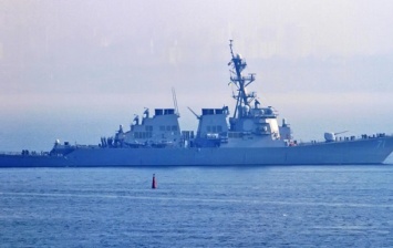 Американский эсминец USS Ross направляется в Черное море
