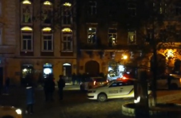 Массовое побоище в центре Львова: не помогла даже полиция - копам крепко досталось