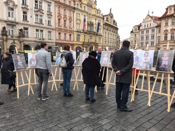 В Праге устроили выставку, посвященную матерям погибших на Донбассе бойцов