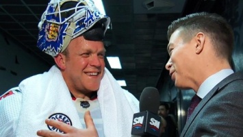 Настоящее чудо. В НХЛ 42-летний водитель ледового комбайна стал в ворота и принес команде победу (ФОТО, ВИДЕО)