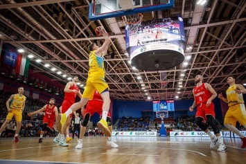 В Запорожье сборная Украины по баскетболу на последних секундах матча уступила Венгрии