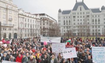 Венгры провели акцию протеста против антиромской кампании Орбана