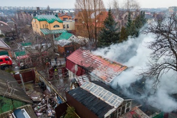 В Днепре на Ярославской загорелся дом