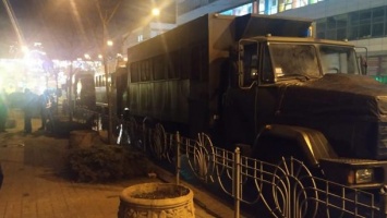 В ГБР до начала акции за отставку Венедиктовой подогнали автозаки. ФОТОФАКТ