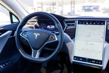 Автопилот Tesla может быть смертельно опасен
